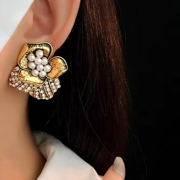 NEW Statement Flower Clip-On Earrings 18K Gold Plated Pearls Fairy Glam 90s - Picture 9 of 10